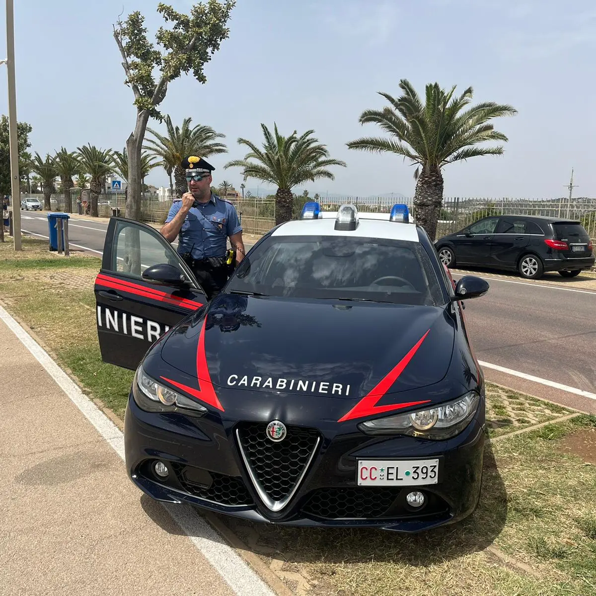 Fuga fra bagnanti e auto con scooter rubato: inseguimento da film a Cagliari, arrestato