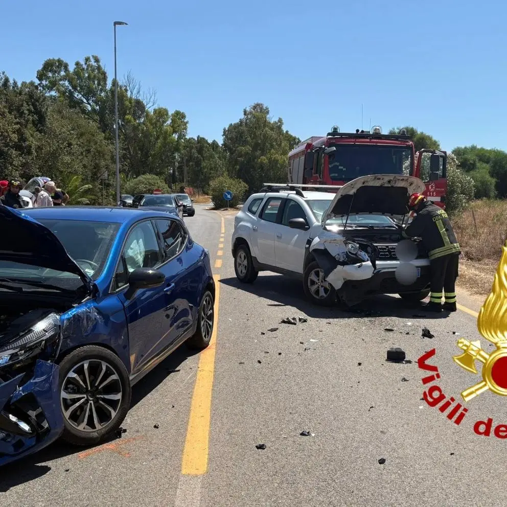 Incidente fra due auto ad Alghero: soccorsi gli occupanti