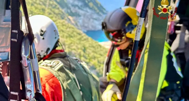 Giovane turista dispersa fra le rocce di Cala Mariolu: tratta in salvo con l'elicottero