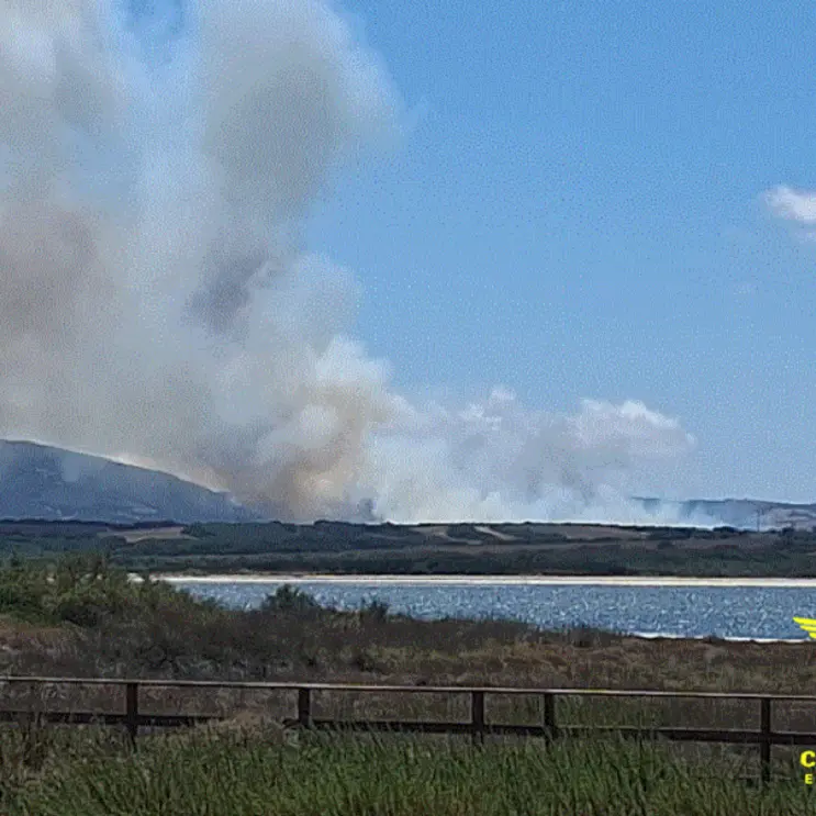 Incendi in Sardegna, tre roghi richiedono l’intervento aereo