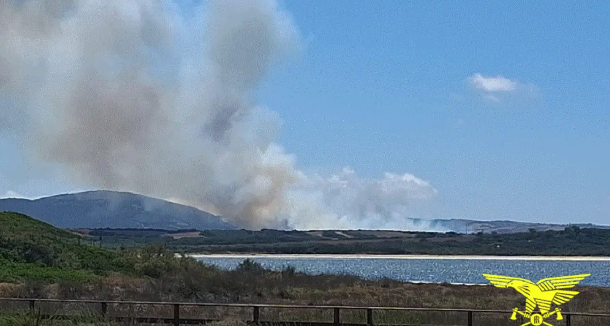 Incendi in Sardegna, tre roghi richiedono l’intervento aereo