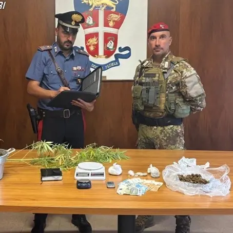 In casa cocaina, marijuana e un libro mastro dello spaccio: arrestato un uomo a Ossi