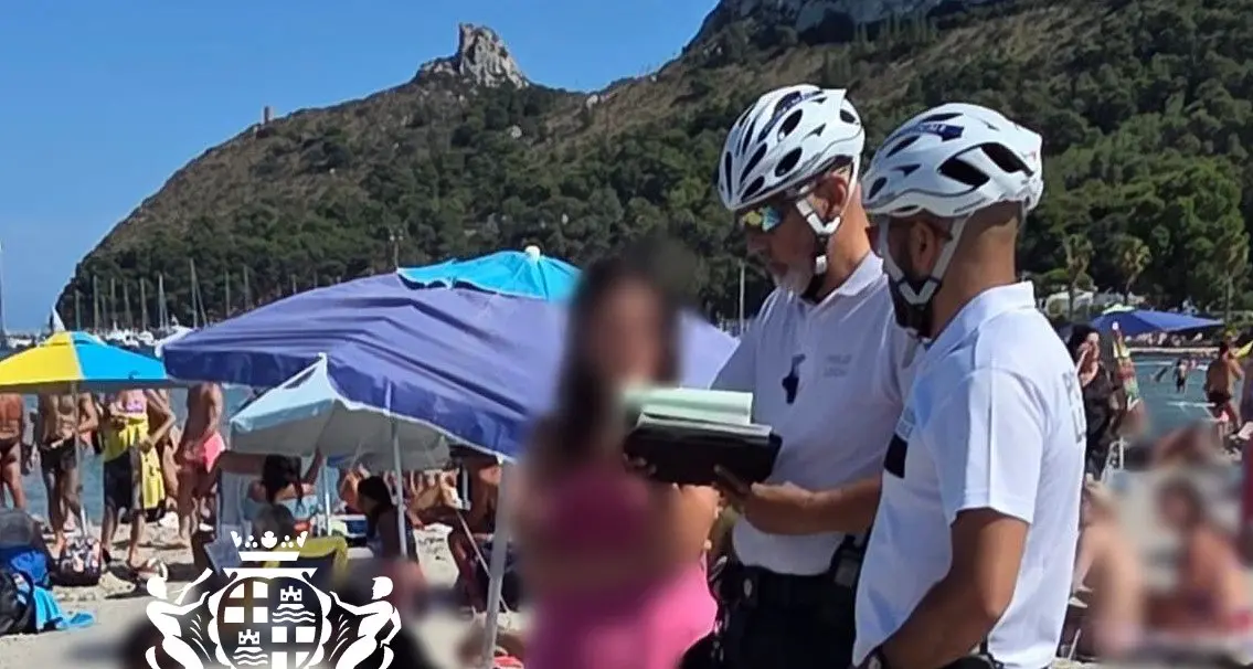 Fumo in spiaggia: 11 bagnanti sanzionati al Poetto dalla Polizia Locale di Cagliari