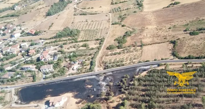 Tredici incendi nella giornata di oggi in Sardegna: a Narcao interviene l'elicottero