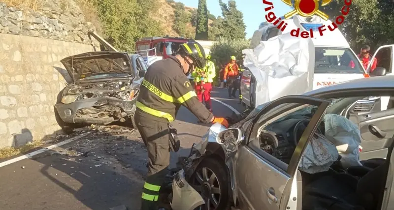 Incidente nei pressi di Gairo Vecchio: scontro auto-pickup, conducenti feriti ed elisoccorso