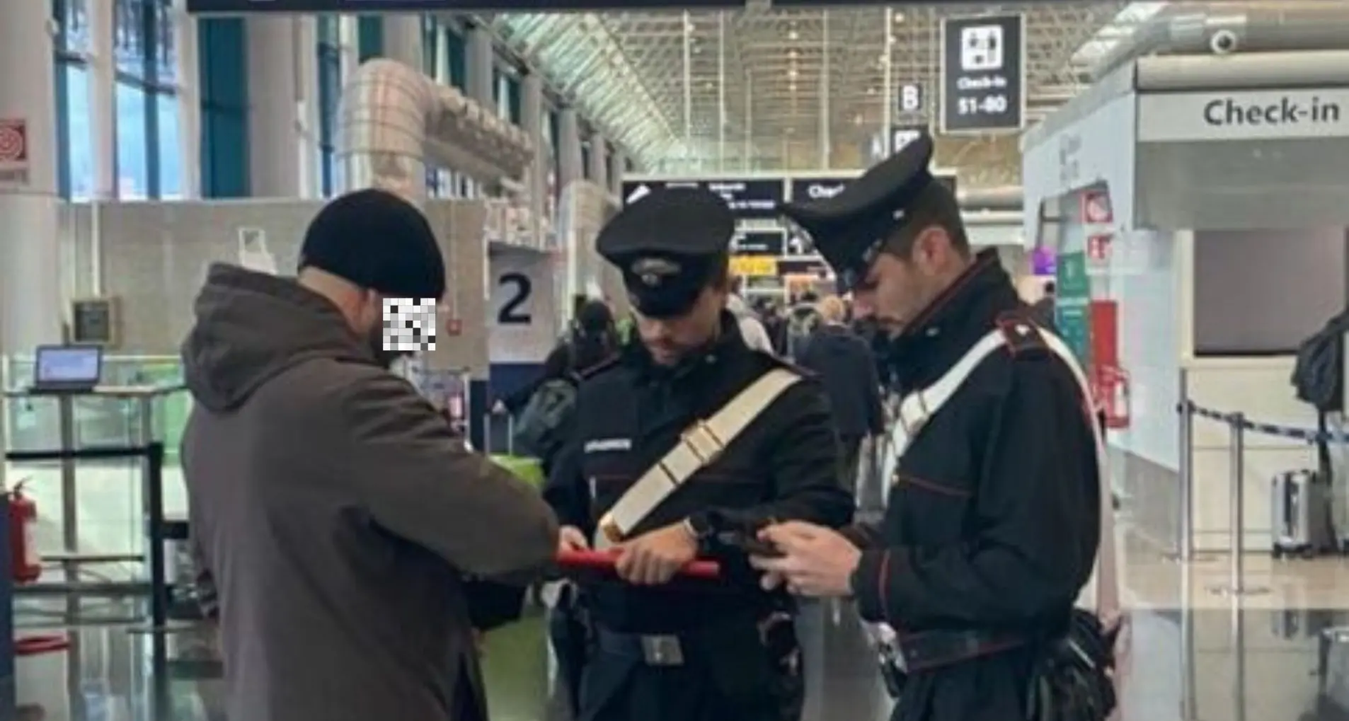 Fermato con un chilo di ketamina in valigia all'aeroporto di Elmas: arrestato