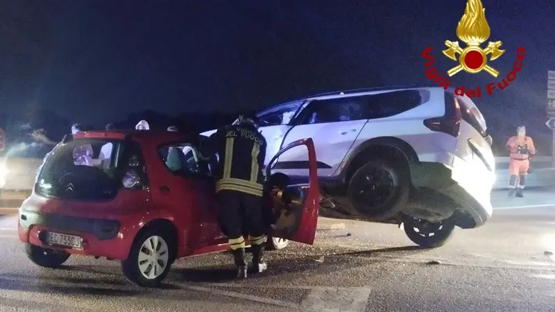 Incidente nella notte a Budoni: due auto coinvolte