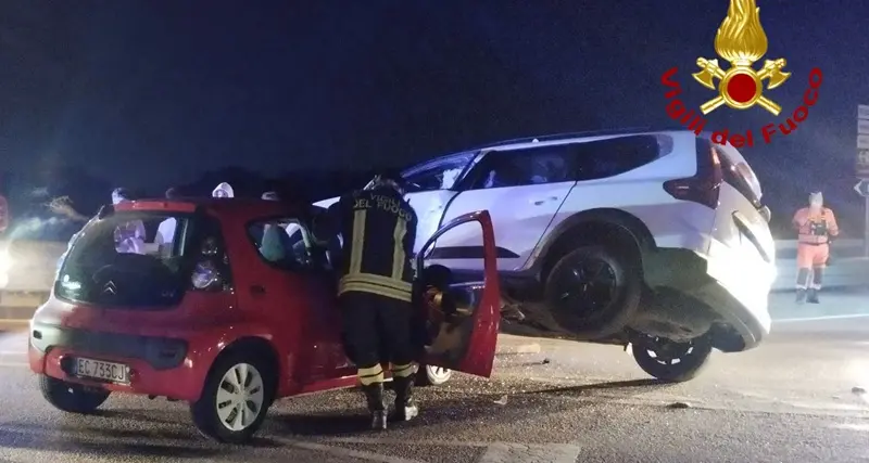 Incidente nella notte a Budoni: due auto coinvolte