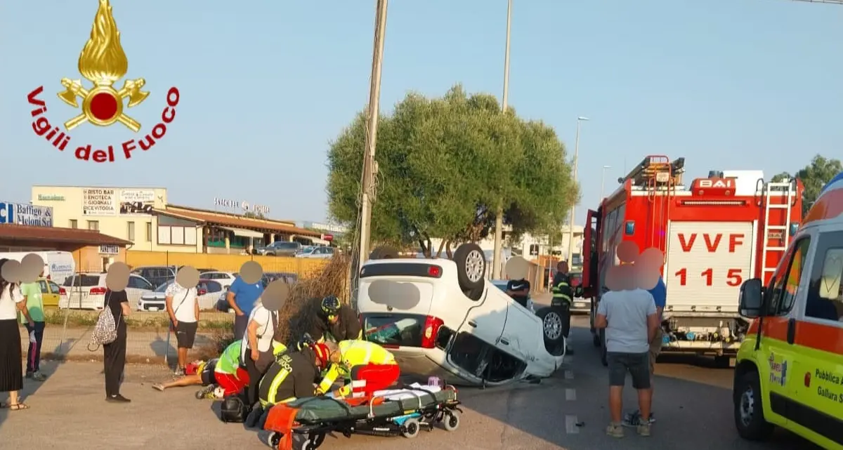 Scontro tra due auto ad Arzachena all’alba: cinque feriti