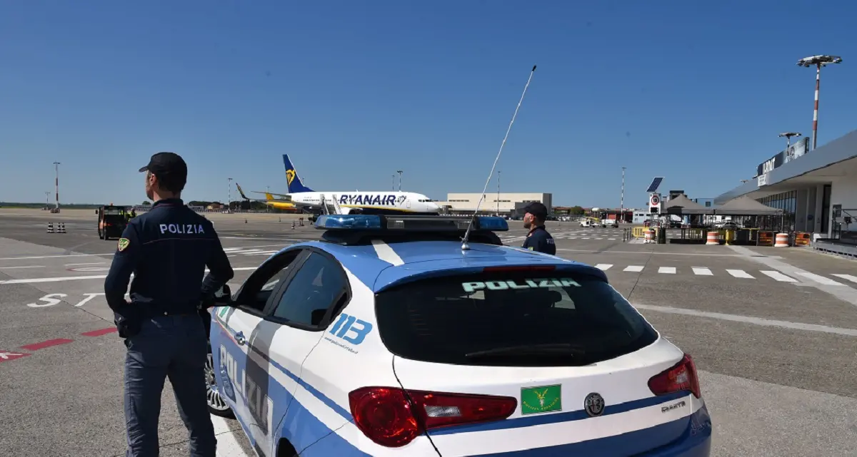 Cartuccia in valigia e arsenale in casa, denunciato 50enne sardo