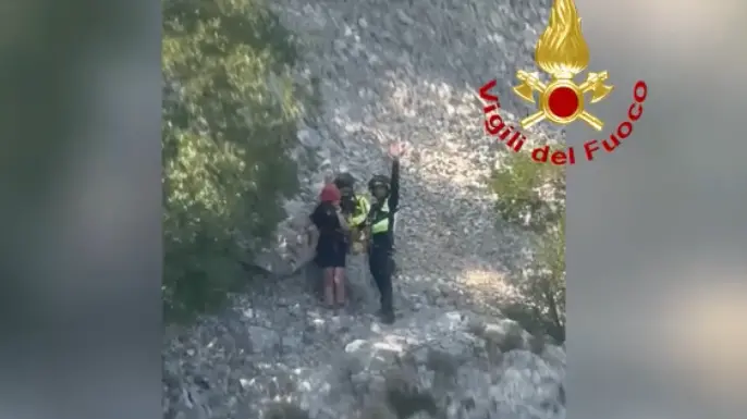 Escursionista americana in difficoltà a Baunei, salvata dai Vigili del fuoco