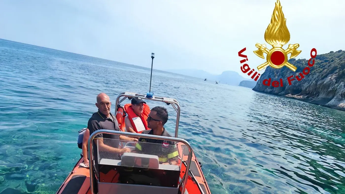 Imbarcazione in panne a Cala Santoru: diportista portato in salvo dai Vigili del fuoco