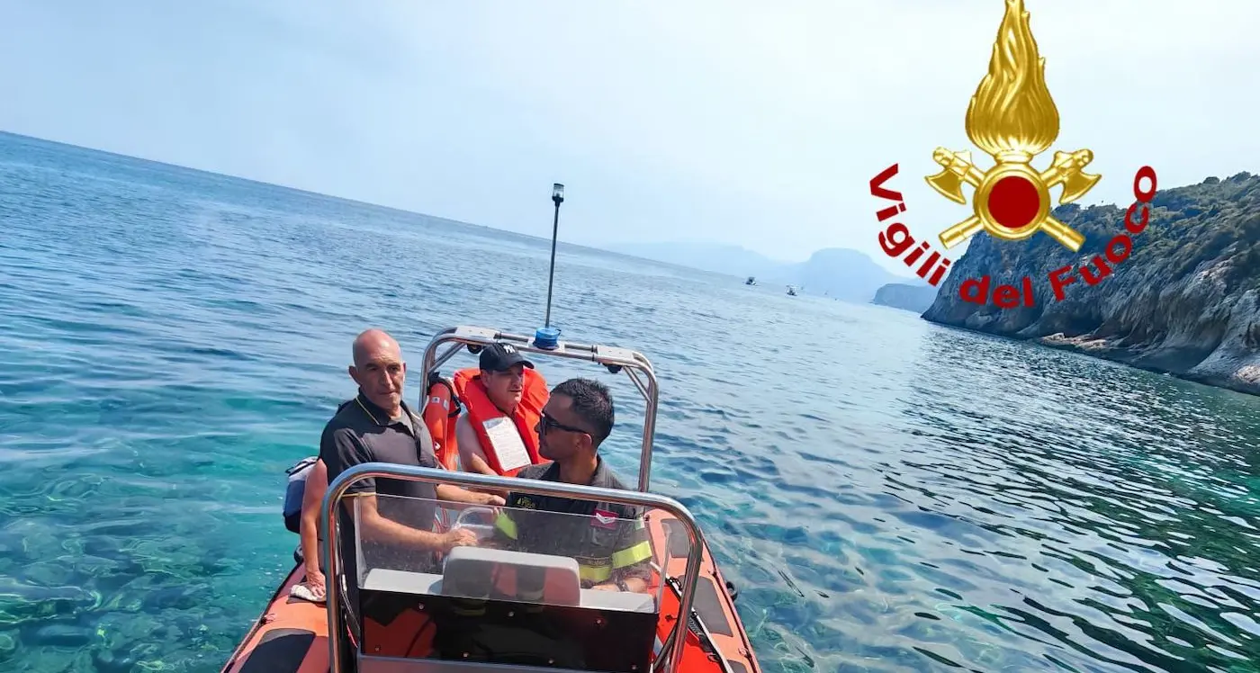 Imbarcazione in panne a Cala Santoru: diportista portato in salvo dai Vigili del fuoco