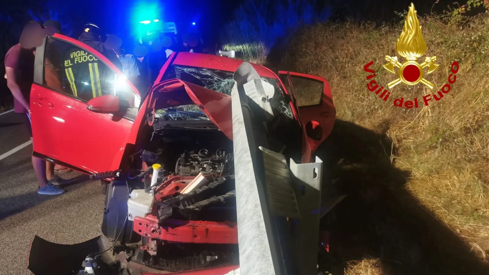 Incidente tra Palau e Santa Teresa Gallura: auto contro il guardrail, paura per la conducente