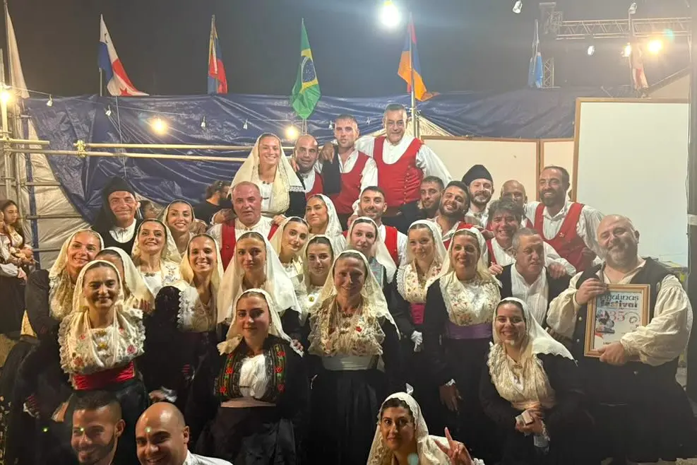 <p>Gruppo Folk Figulinas</p>\\n