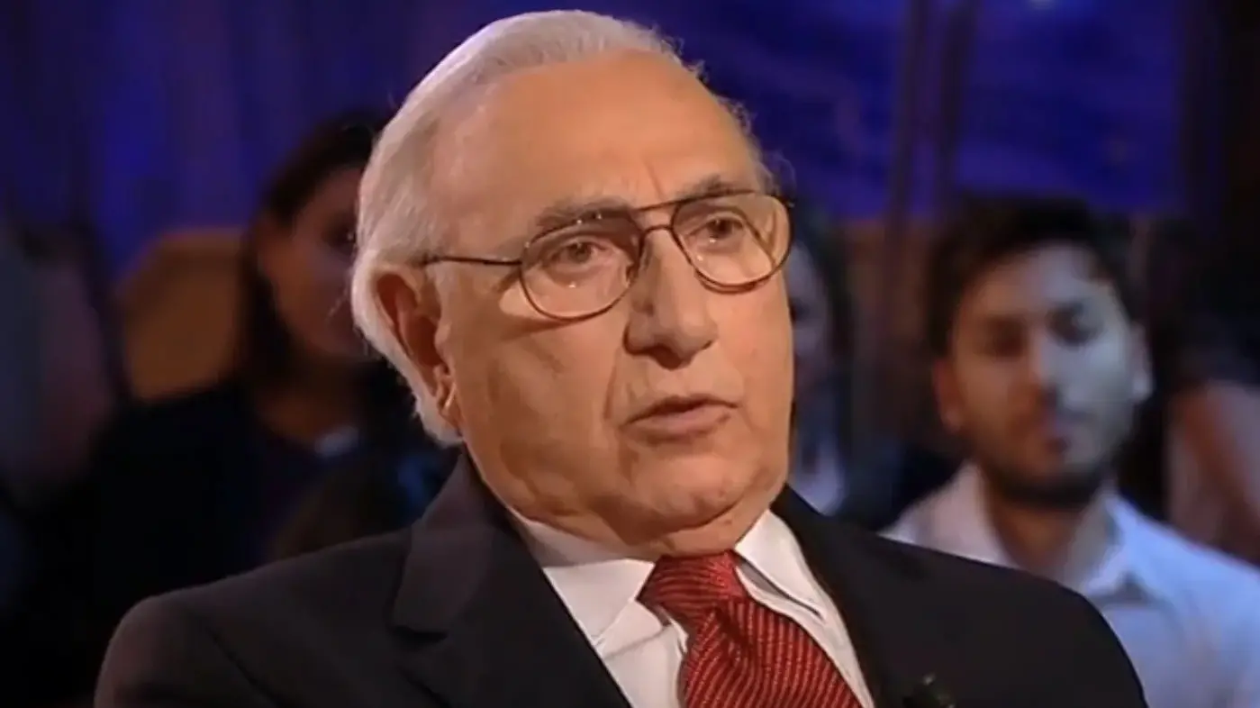La camera ardente di Pippo Baudo al Teatro delle Vittorie. I funerali a Militello Val di Catania