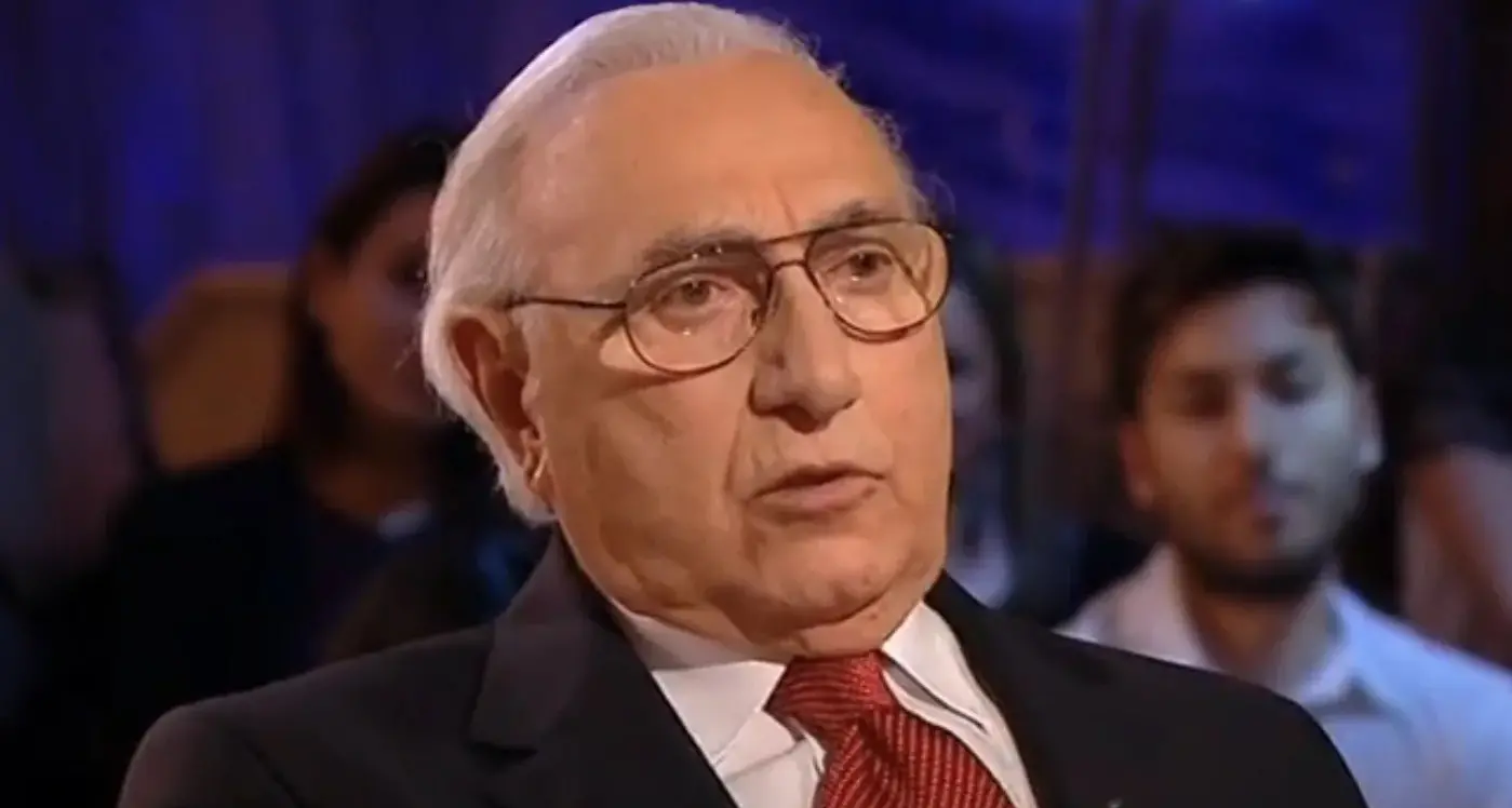 La camera ardente di Pippo Baudo al Teatro delle Vittorie. I funerali a Militello Val di Catania
