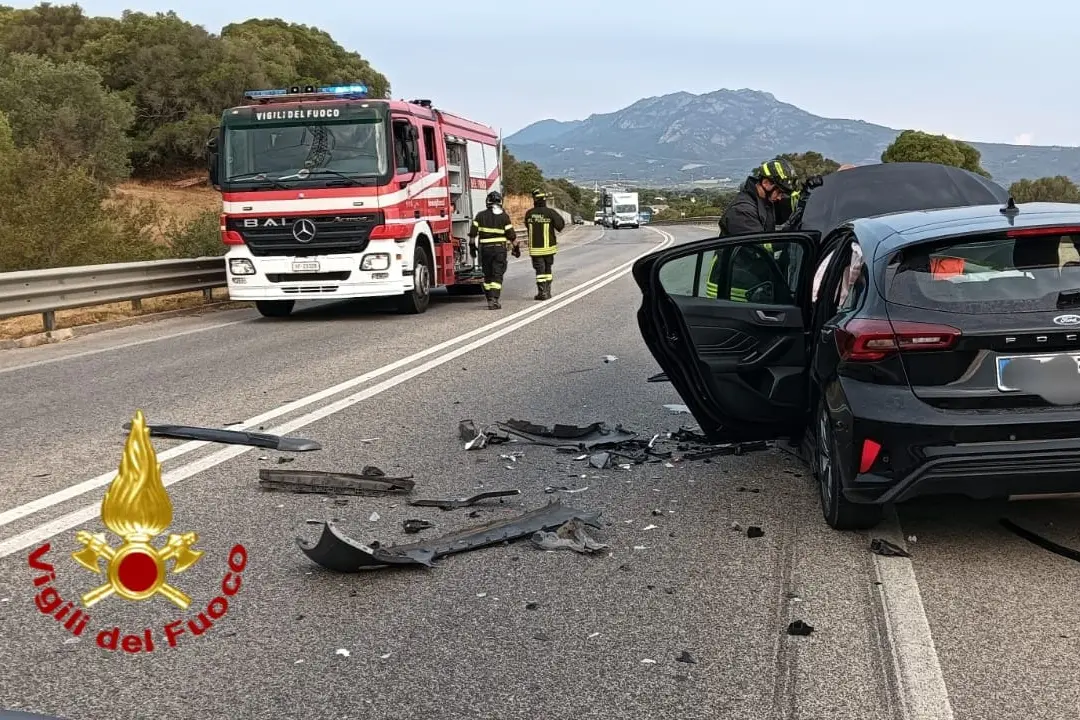 Terribile scontro frontale a Olbia: quattro feriti e strada bloccata per un'ora