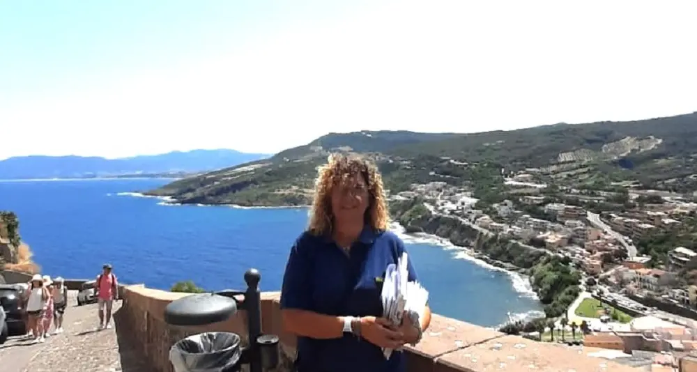 Berta, la postina del Castello dei Doria a Castelsardo tra lettere, scale e sorrisi