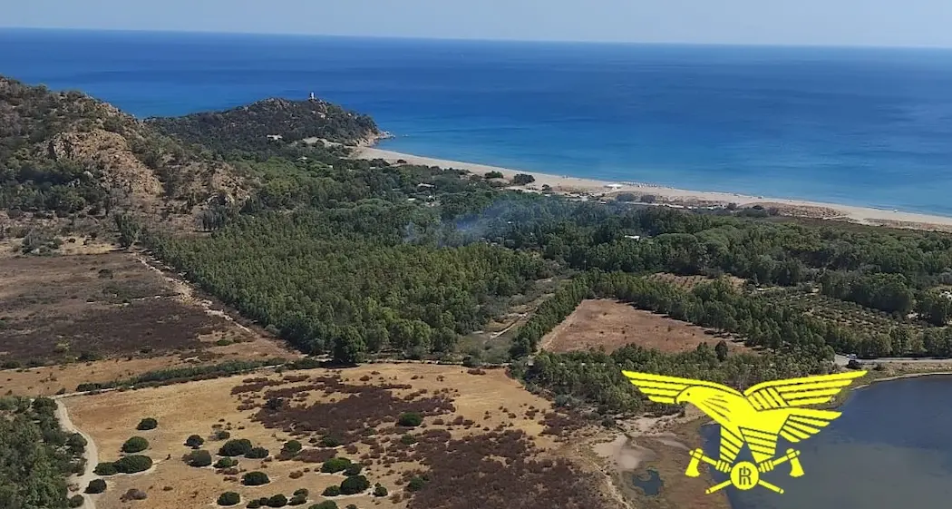Fiamme nelle campagne di Muravera, in volo anche un elicottero
