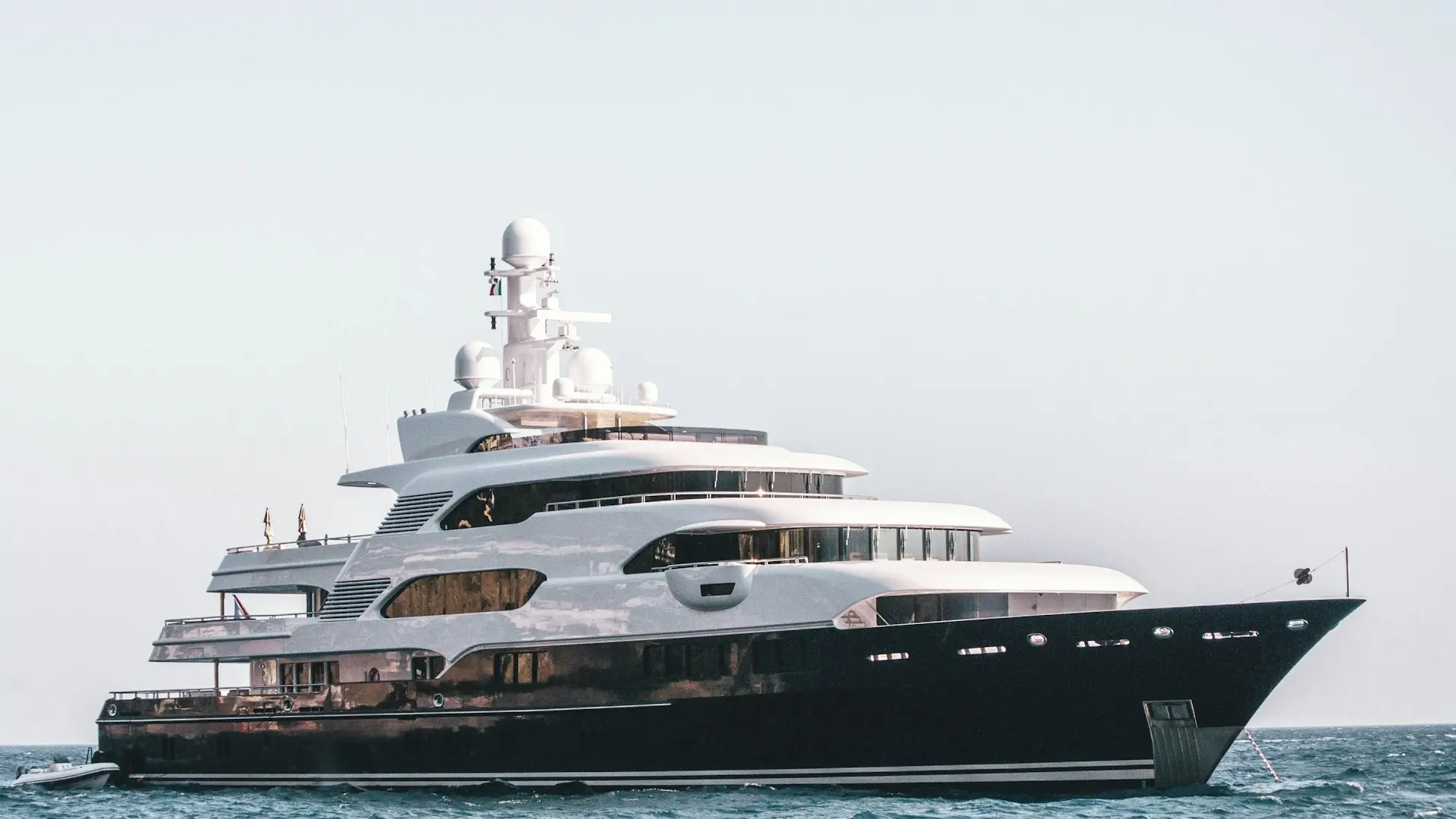 Gallura leader del Mediterraneo: boom di superyacht nel 2025