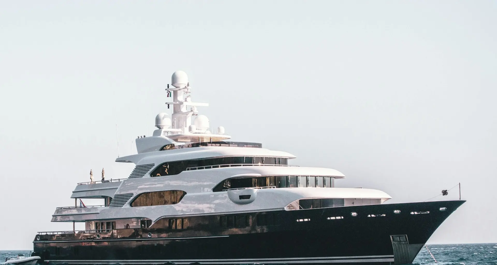 Gallura leader del Mediterraneo: boom di superyacht nel 2025