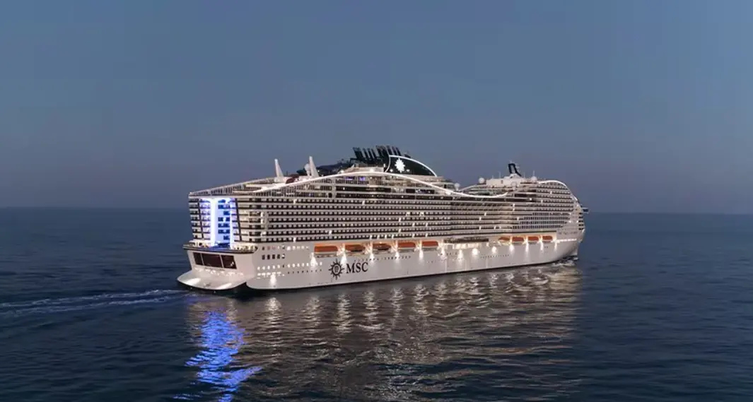 Avaria per una nave da crociera Msc: ferma al largo di Ponza con 8.500 persone a bordo
