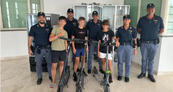Ruba tre monopattini e fermato dalla polizia ammette il furto: denunciato ad Alghero