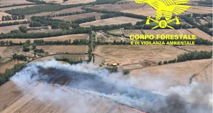 Emergenza incendi in Sardegna: elicotteri in azione a Carbonia e Santadi
