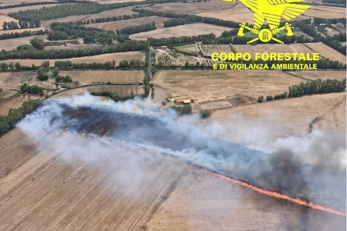 <p>In foto l\\'incendio a Carbonia</p>\\n