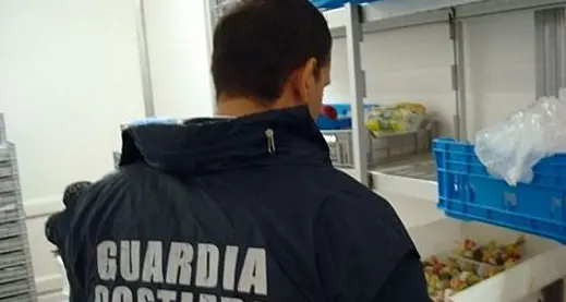 Sequestrati 157 chili di pesce senza documentazione in un ristorante a Cabras