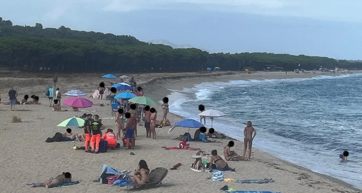 Il paracadutista Nicolò Carta salva un bagnante in mare a Orosei