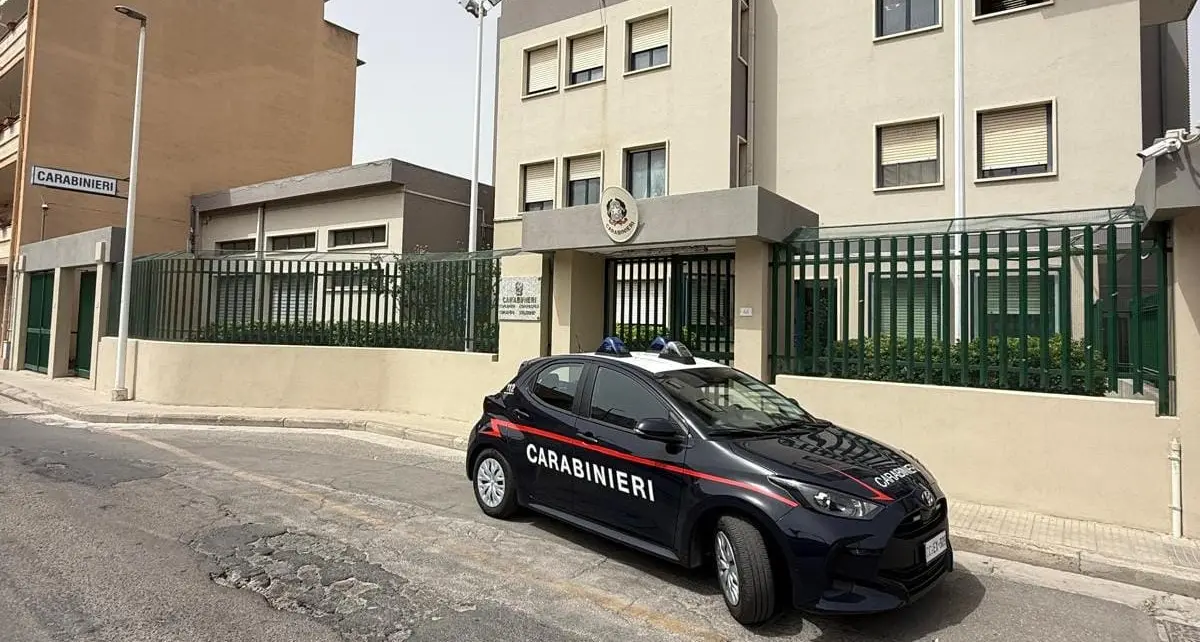 Graffia suv per gelosia, ma dentro c'era il figlio della proprietaria: denunciato a Quartu