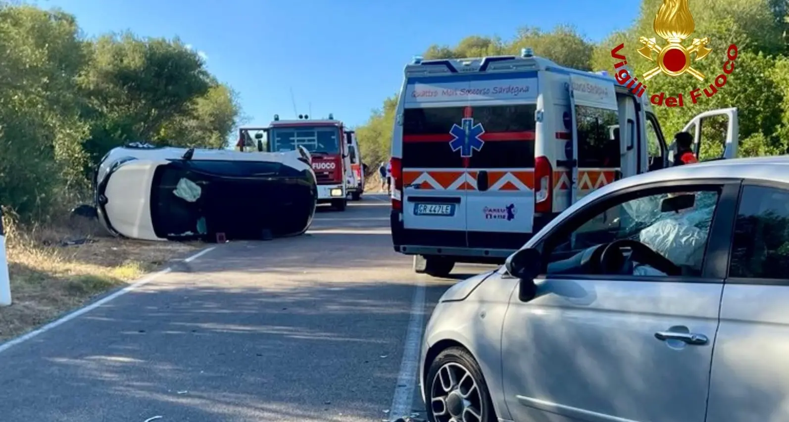Scontro frontale tra due auto a Castiadas: tre feriti