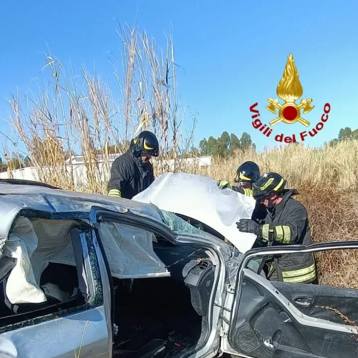Orosei, incidente a Cala Liberotto: auto sfonda un muro, quattro giovani feriti