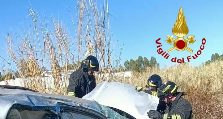 Orosei, incidente a Cala Liberotto: auto sfonda un muro, quattro giovani feriti
