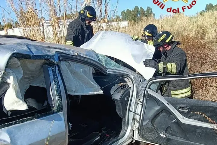 Orosei, incidente a Cala Liberotto: auto sfonda un muro, quattro giovani feriti