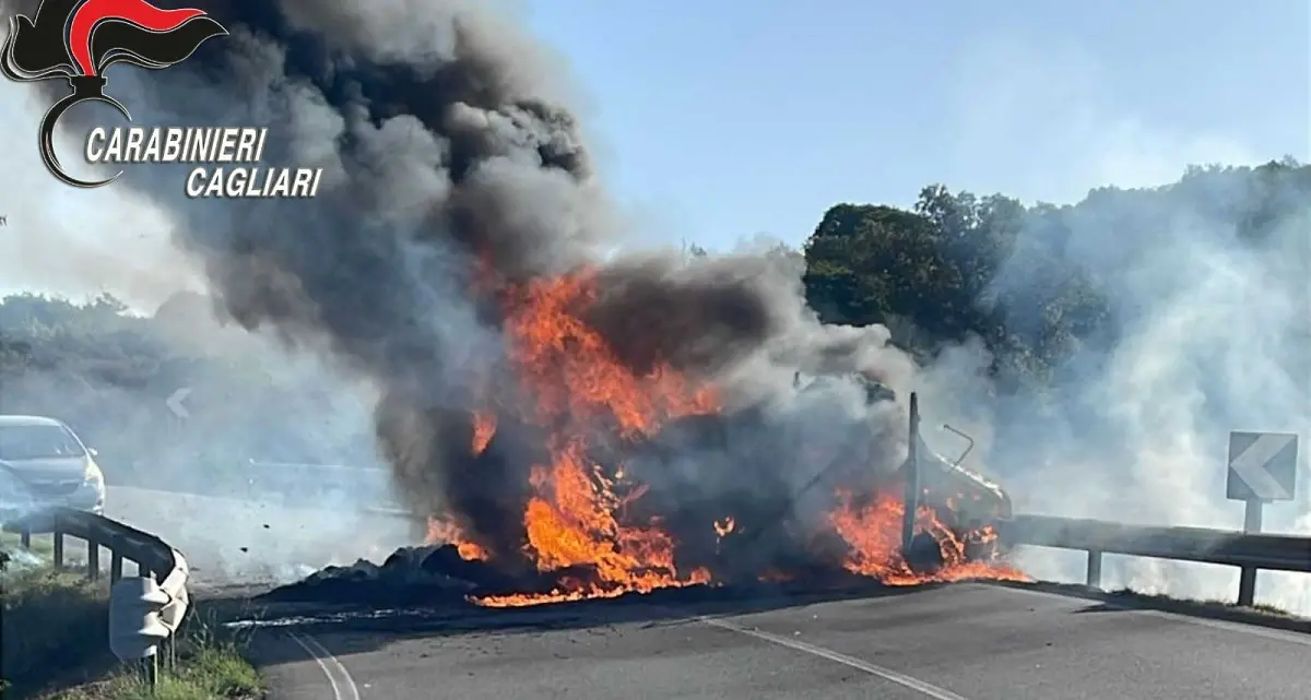 Furgone portavalori sfugge ad assalto: incendio e fuga dei rapinatori a Sant'Andrea Frius