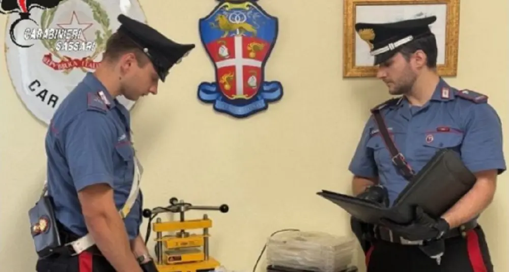 Arrestato 53enne a Palau: in auto e in casa cocaina, hashish e marijuana
