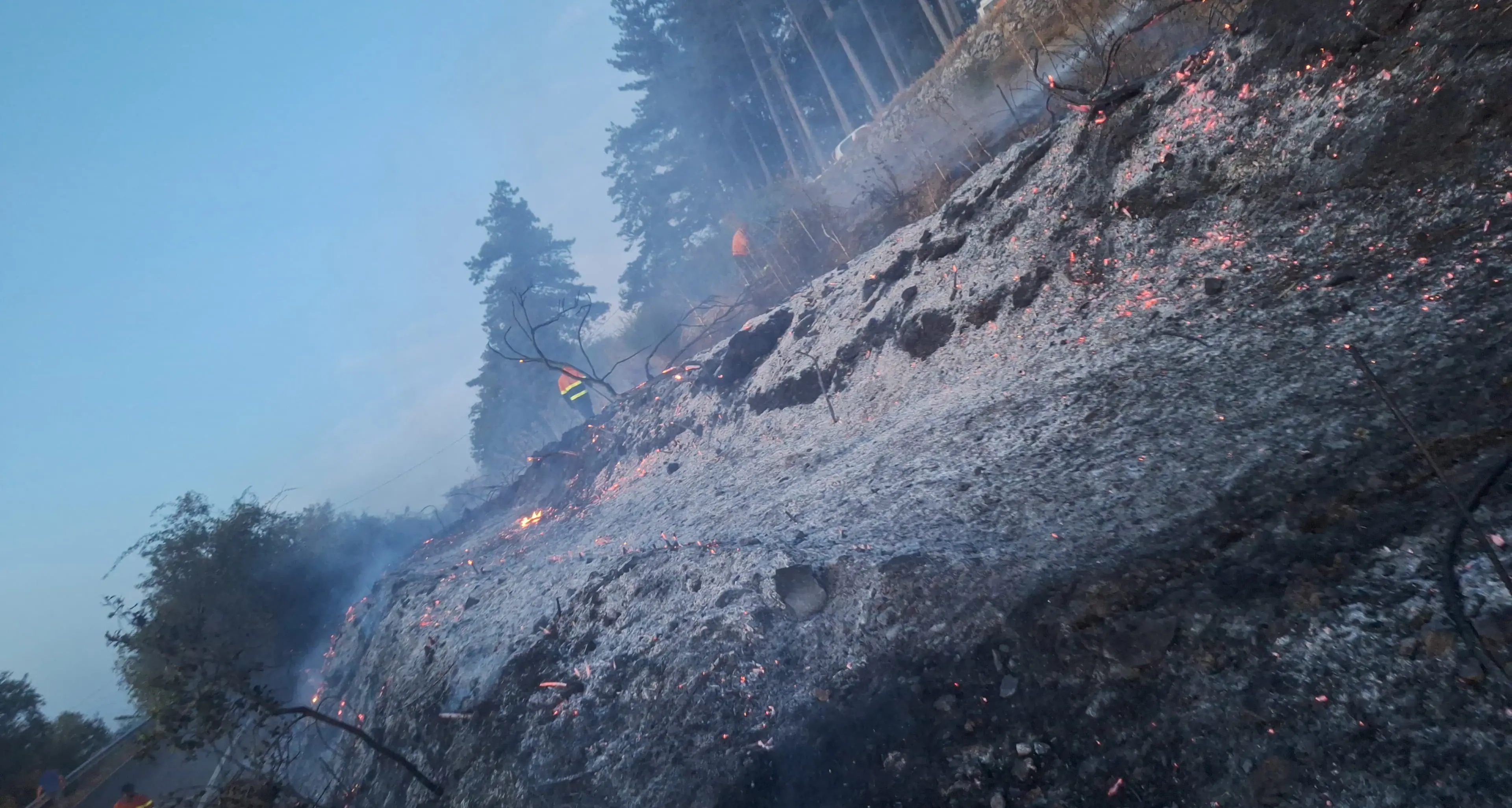 Ancora fiamme a Pattada: incendio alle porte del paese