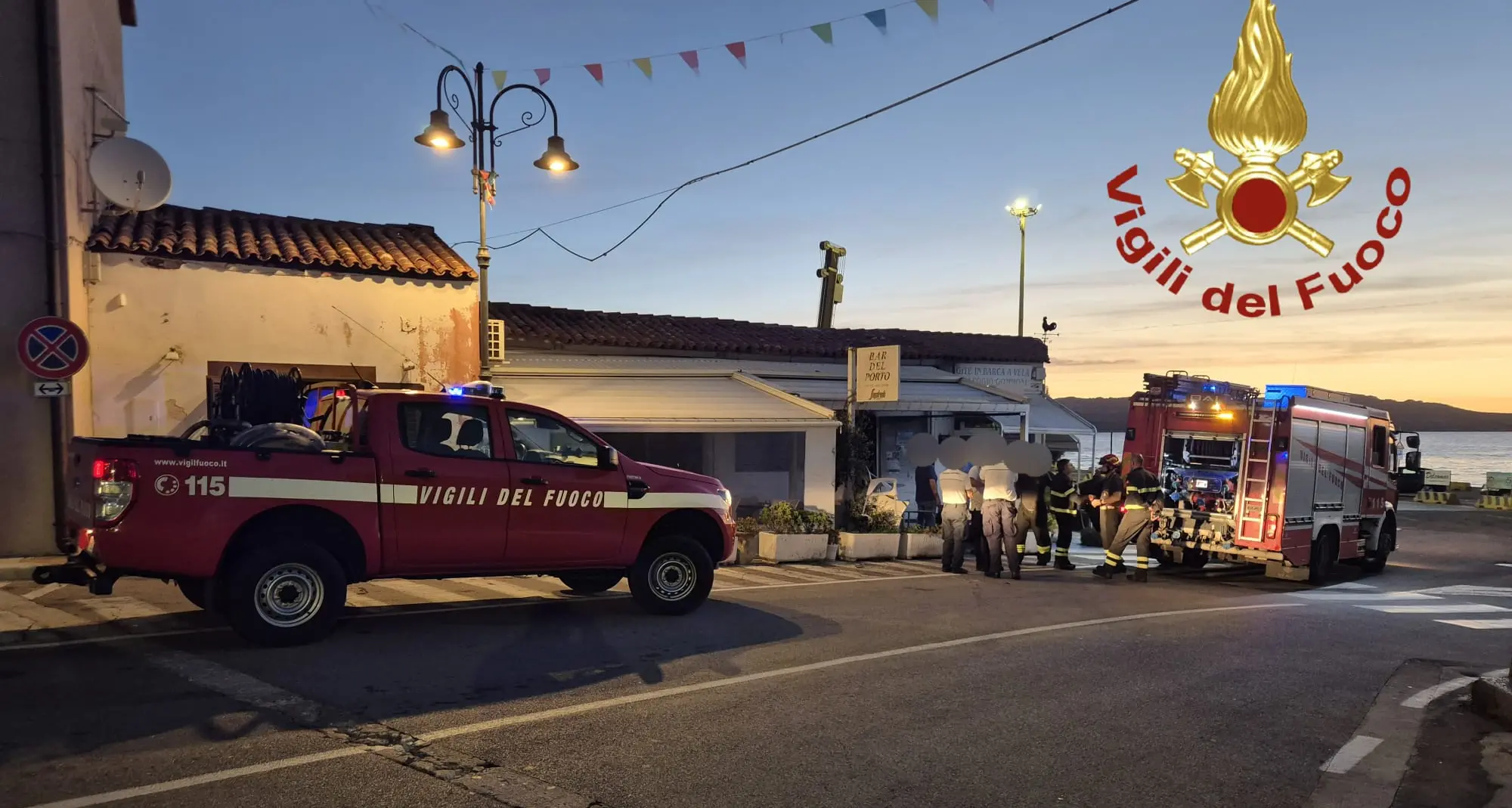 Incendio a Palau: bar distrutto dalle fiamme vicino al porto