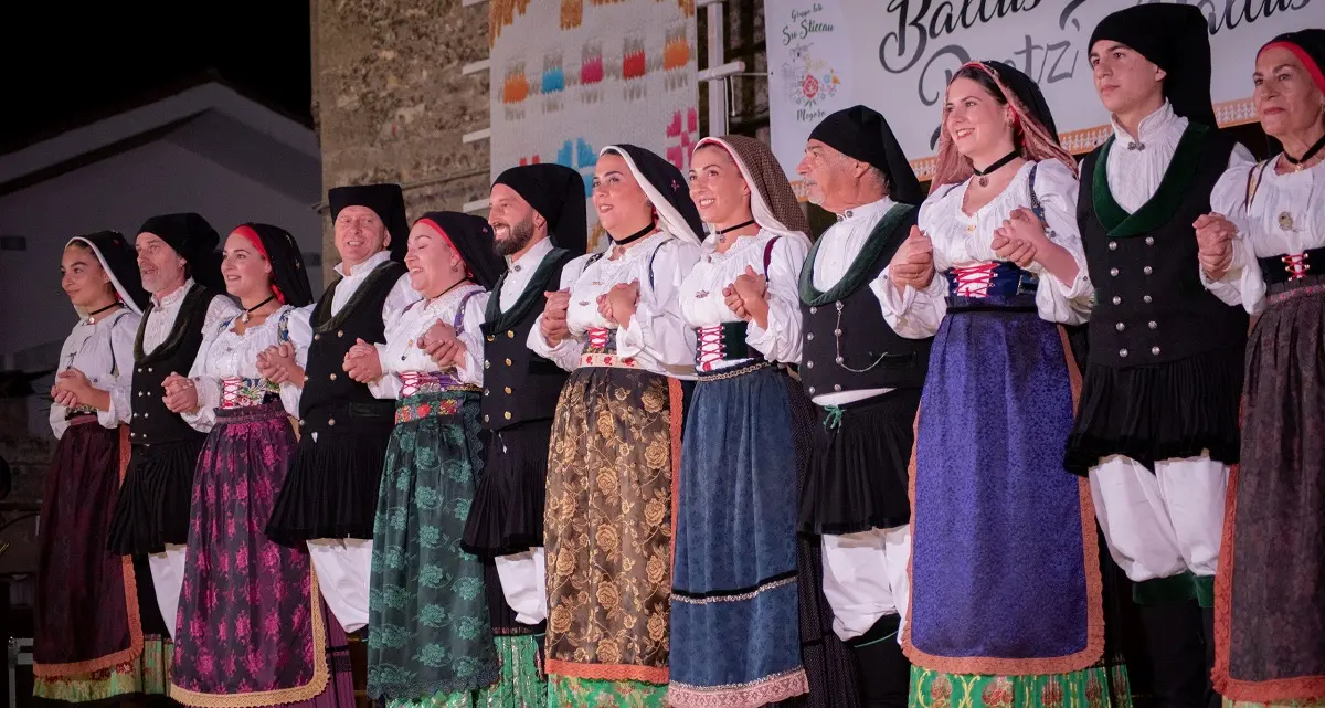 Mogoro in festa: tra arte, sapori e la Rassegna folk “Ballus Sardus in Pratz’e Ballus”