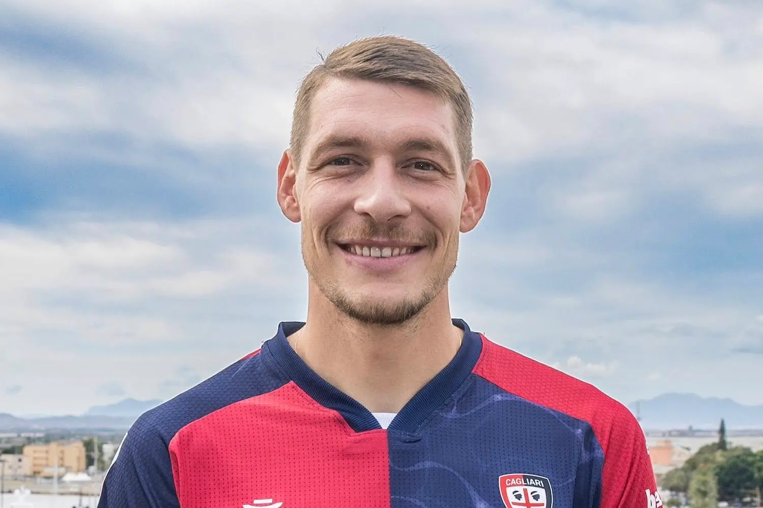 <p>foto: Cagliari Calcio</p>\\n