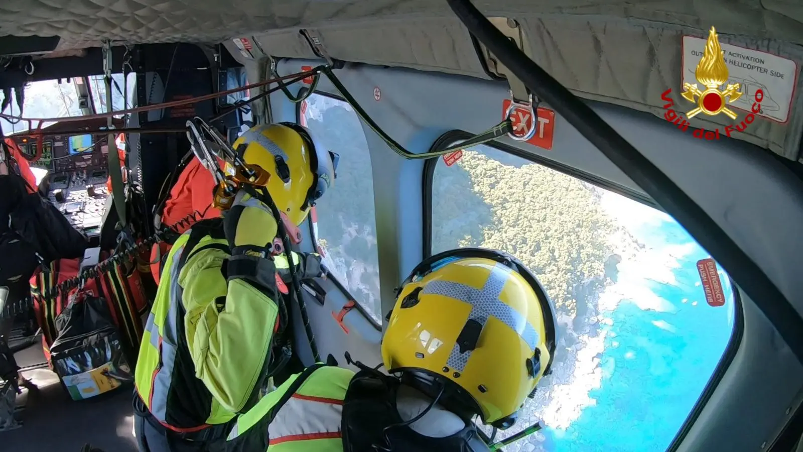 Due turisti si perdono lungo il sentiero per Cala Biriola: soccorsi dai Vigili del Fuoco