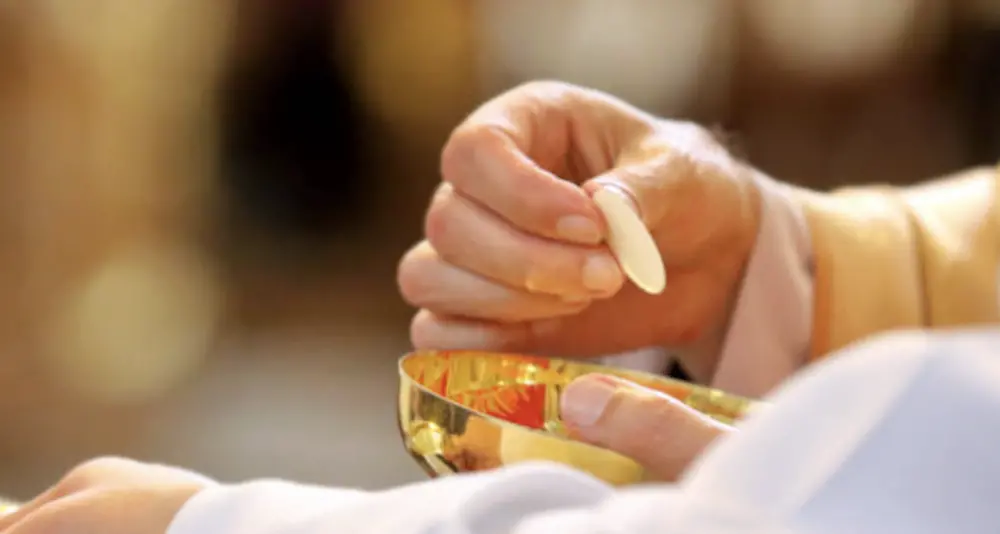 Furti nelle chiese di Gioia Tauro, rubate anche le ostie: fermato un sospettato