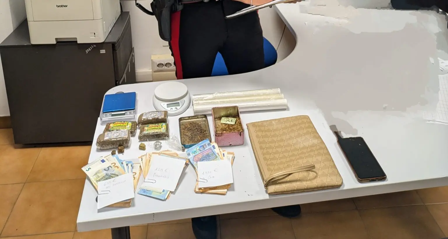 Fermato per una mancata precedenza a Monserrato: trovato con 400 grammi di hashish