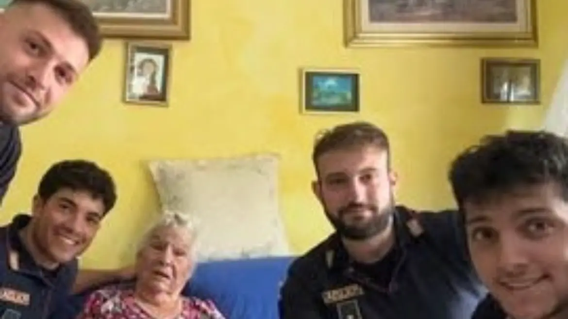 Sola e non mangiava da due giorni: poliziotti in soccorso della signora Vittoria
