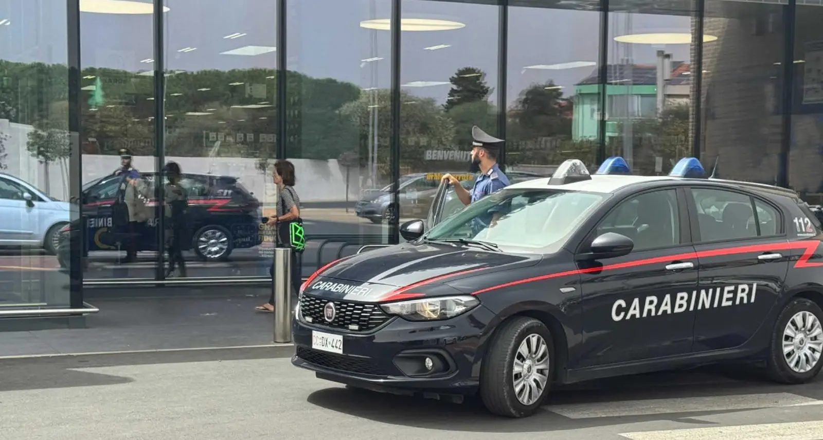 Furto di alcolici in un supermercato a Pula: un giovane in manette