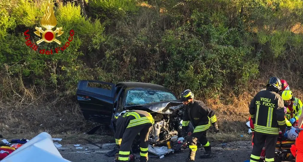 Maxi incidente a Prato Sardo: dieci feriti e strada chiusa