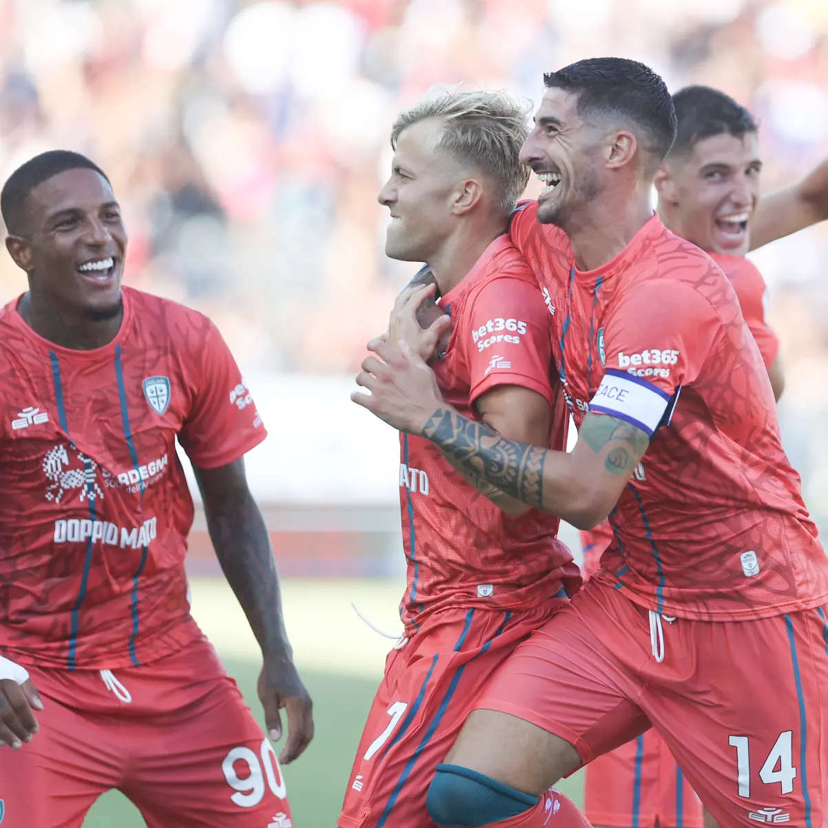 Parma sprecone, Cagliari cinico, alla Domus è 2-0